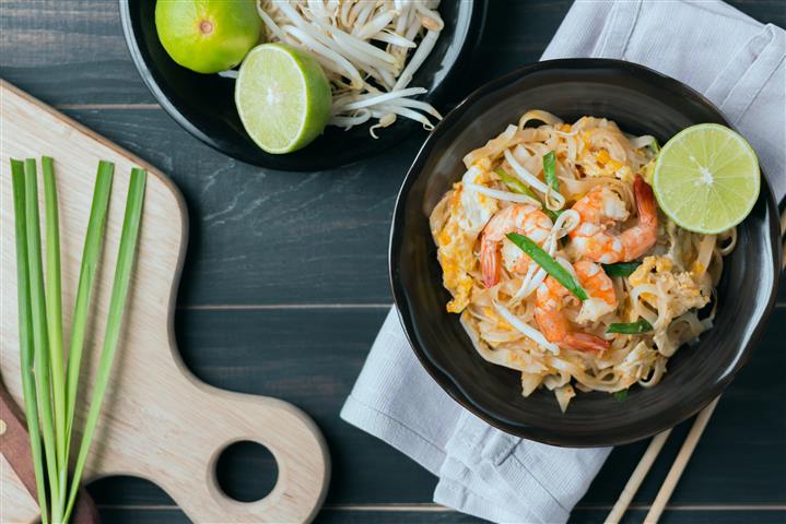 เรียนรู้เทคนิคการทำอาหารไทยยอดนิยม กับหลักสูตร “ผัดไทย-หอยทอด” ที่ วิทยาลัยดุสิตธานี