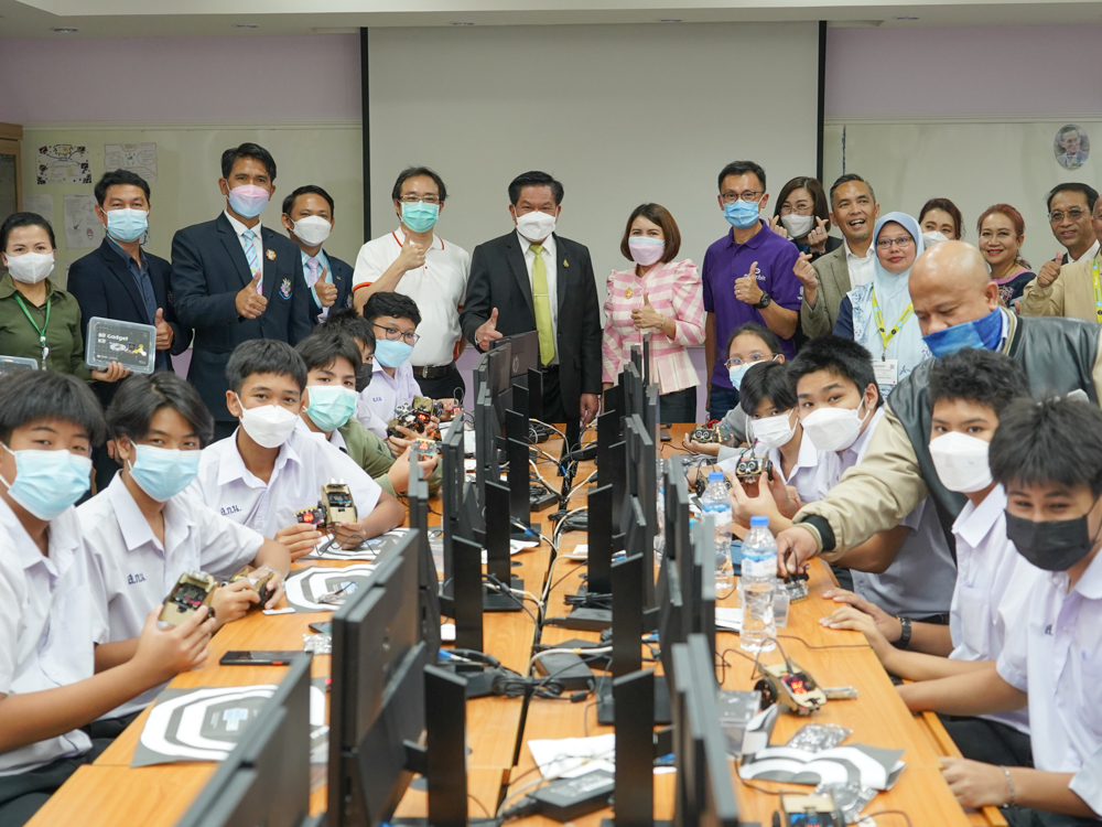 อักษร สนับสนุนครูไทยสอนวิชาวิทยาการคำนวณ สอดคล้องนโยบายภาครัฐ ส่งเสริมผู้เรียนคิดเป็น แก้ปัญหาได้