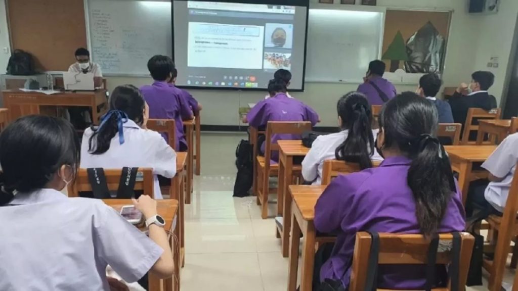 รร.สาธิต มบส.จับมือโรงเรียน Sekolah Menengah Pertama (ฝ่ายมัธยม)สอนออนไลน์