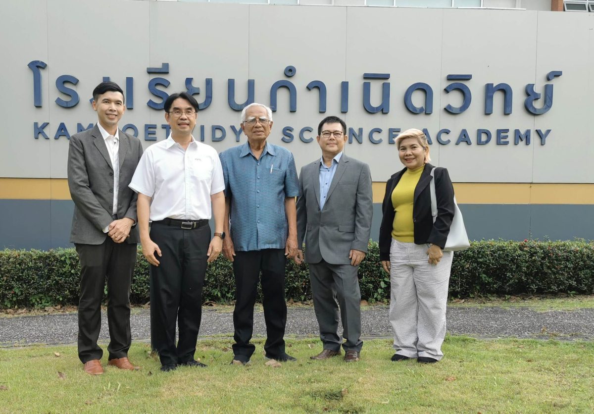 ผู้บริหารมูลนิธิ EDF ดูงานโรงเรียนกำเนิดวิทย์