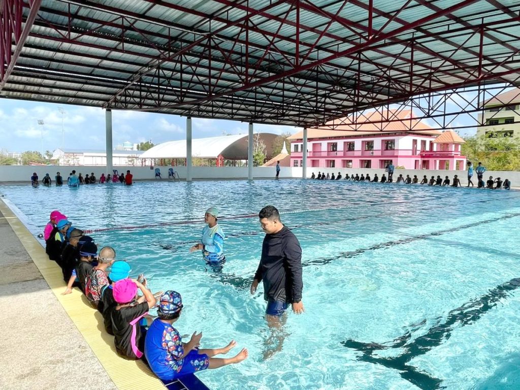 มรภ.สงขลา เปิดโอกาสเด็กสถานสงเคราะห์บ้านสงขลา ฝึก “ว่ายน้ำเพื่อชีวิต”