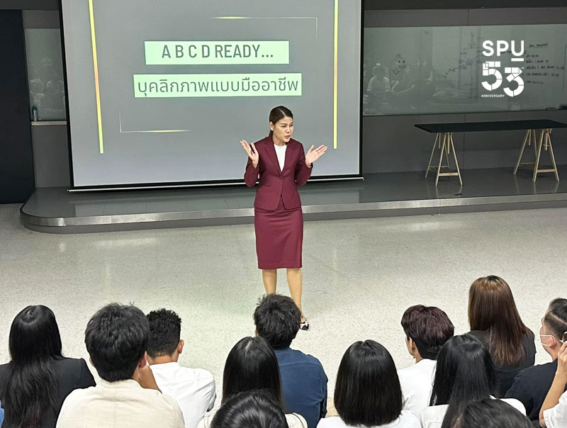 วทบ. ม.ศรีปทุม เรียนรู้การพัฒนาบุคลิกภาพแบบมืออาชีพ ด้วยมืออาชีพ