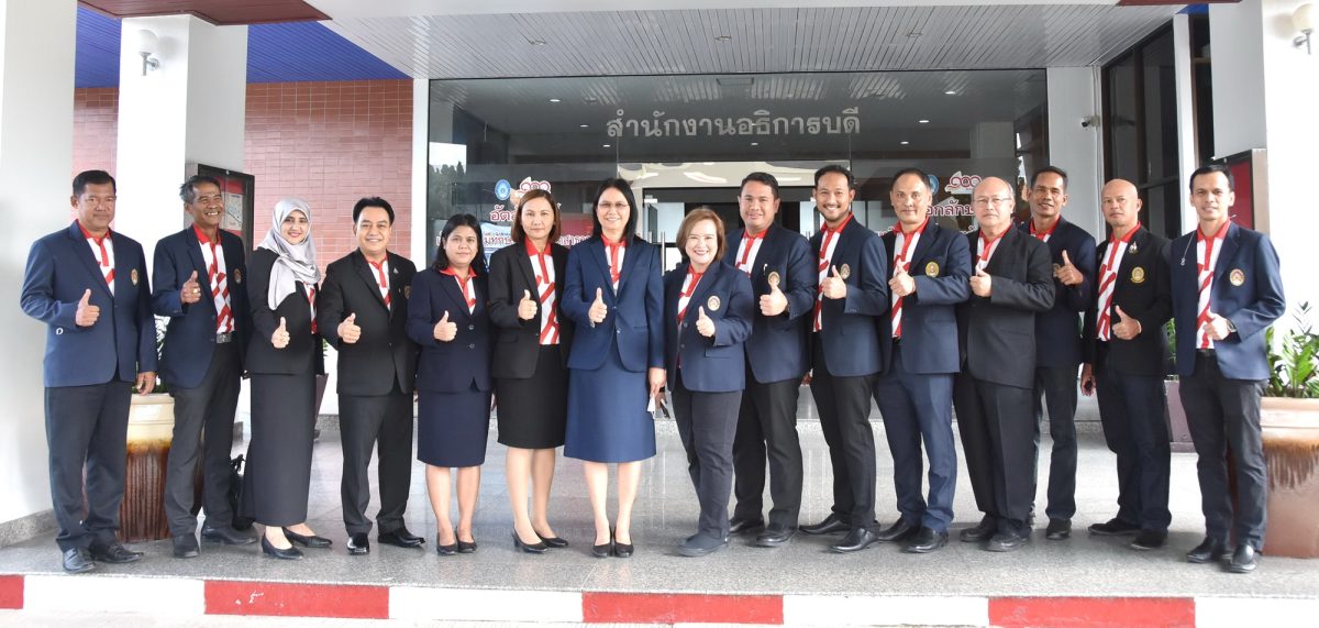 “พลเอก ดาว์พงษ์” องคมนตรี ตรวจเยี่ยม มรภ.สงขลา ติดตามผลการดำเนินงานโครงการยุทธศาสตร์ ฯ เพื่อการพัฒนาท้องถิ่น