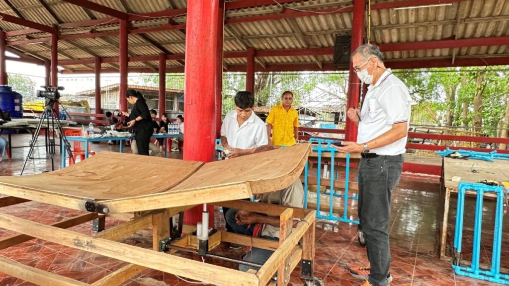 ‘มข.’ ส่งนวัตกรรมเพื่อสังคม ‘เตียงอัจฉริยะ’ ยกระดับคุณภาพชีวิตสูงวัยป่วย สร้างรอยยิ้ม สร้างรายได้ชุมชน