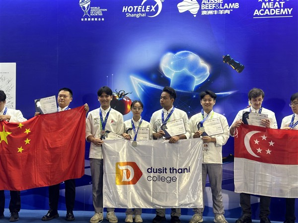 นักศึกษาวิทยาลัยดุสิตธานีคว้าเหรียญเงินจากการแข่งขันรายการ 2025 Rising Star Hotelex China ณ มหานครเซี่ยงไฮ้ นักศึกษาวิทยาลัยดุสิตธานีคว้าเหรียญเงินจากการแข่งขันรายการ 2025 Rising Star Hotelex China ณ มหานครเซี่ยงไฮ้