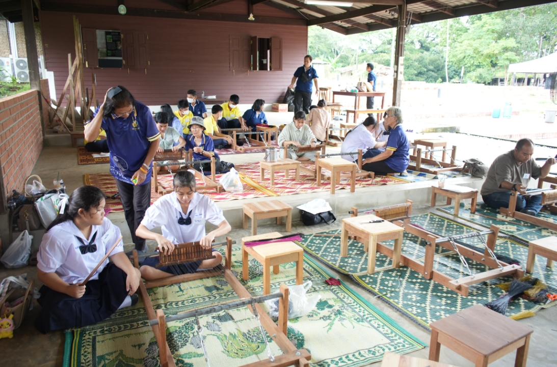 ม.รำไพพรรณี จับมือ วัฒนธรรมจันทบุรี ขับเคลื่อน Soft Power การทอเสื่อ ม.รำไพพรรณี จับมือ วัฒนธรรมจันทบุรี ขับเคลื่อน Soft Power การทอเสื่อ
