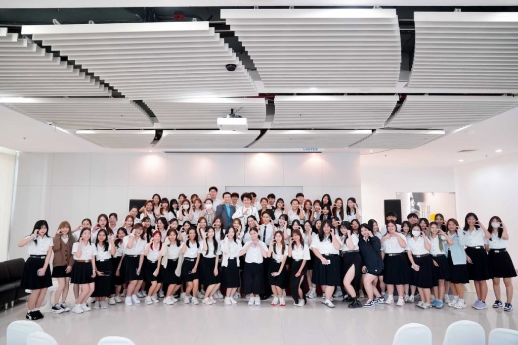 ตอกย้ำความสำเร็จหลักสูตร 2+2 สร้างบัณฑิตสู่เวทีโลก ศิลปศาสตร์ SPU ส่ง 77 นักศึกษาศึกษาต่อมหาวิทยาลัยซีอาน ประเทศจีน