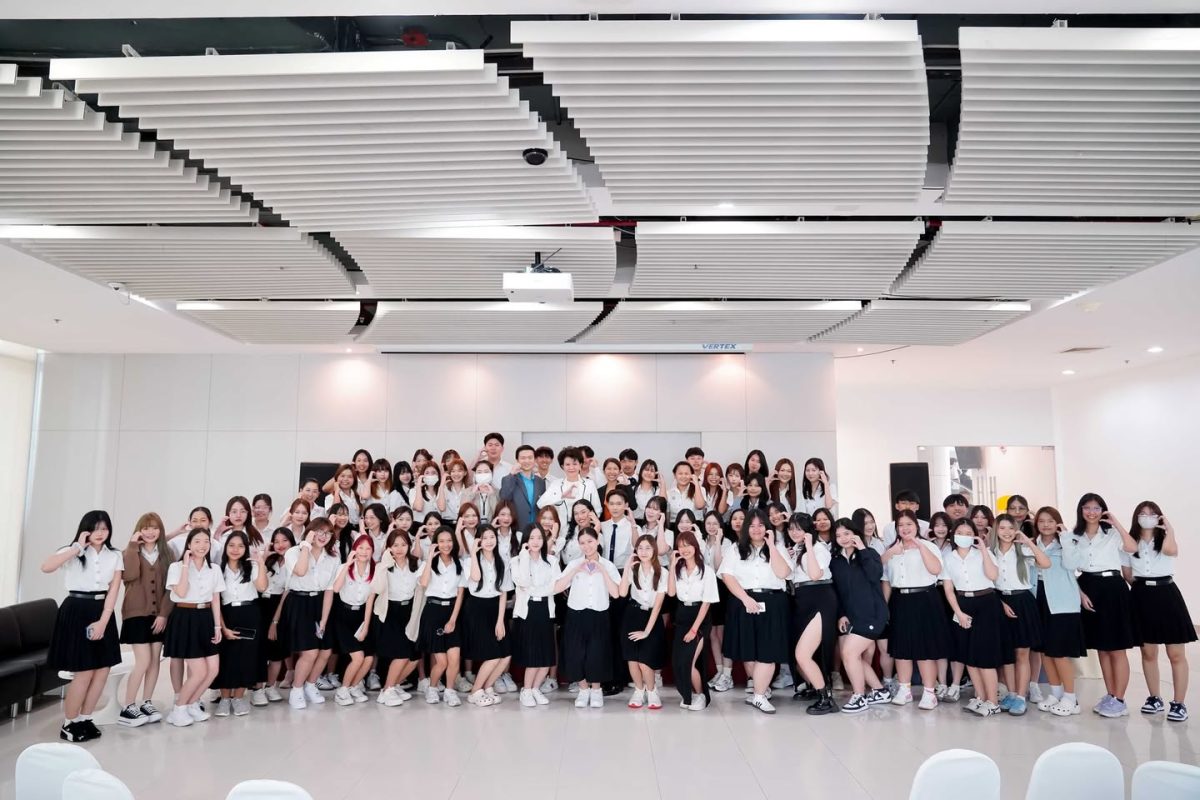 ตอกย้ำความสำเร็จหลักสูตร 2+2 สร้างบัณฑิตสู่เวทีโลก ศิลปศาสตร์ SPU ส่ง 77 นักศึกษาศึกษาต่อมหาวิทยาลัยซีอาน ประเทศจีน