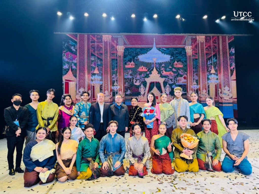 นักศึกษามหาวิทยาลัยหอการค้าไทย สาขาศิลปะและธุรกิจการแสดง โชว์ศักยภาพบนเวทีนานาชาติ คว้ารางวัลนักแสดงดีเด่นจากเทศกาล China-ASEAN Theatre Week