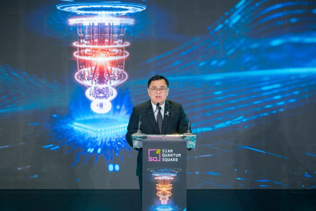 จุฬาฯ เปิดตัว “ศูนย์สยามควอนตัมสแควร์” ดันไทยขึ้นแท่นฮับระดับภูมิภาค พร้อมจับมือ “IBM-บัณฑิตวิทยาลัย-QTFT” พัฒนาหลักสูตร เตรียมความพร้อมภาคธุรกิจไทยสู่ยุคควอนตัม