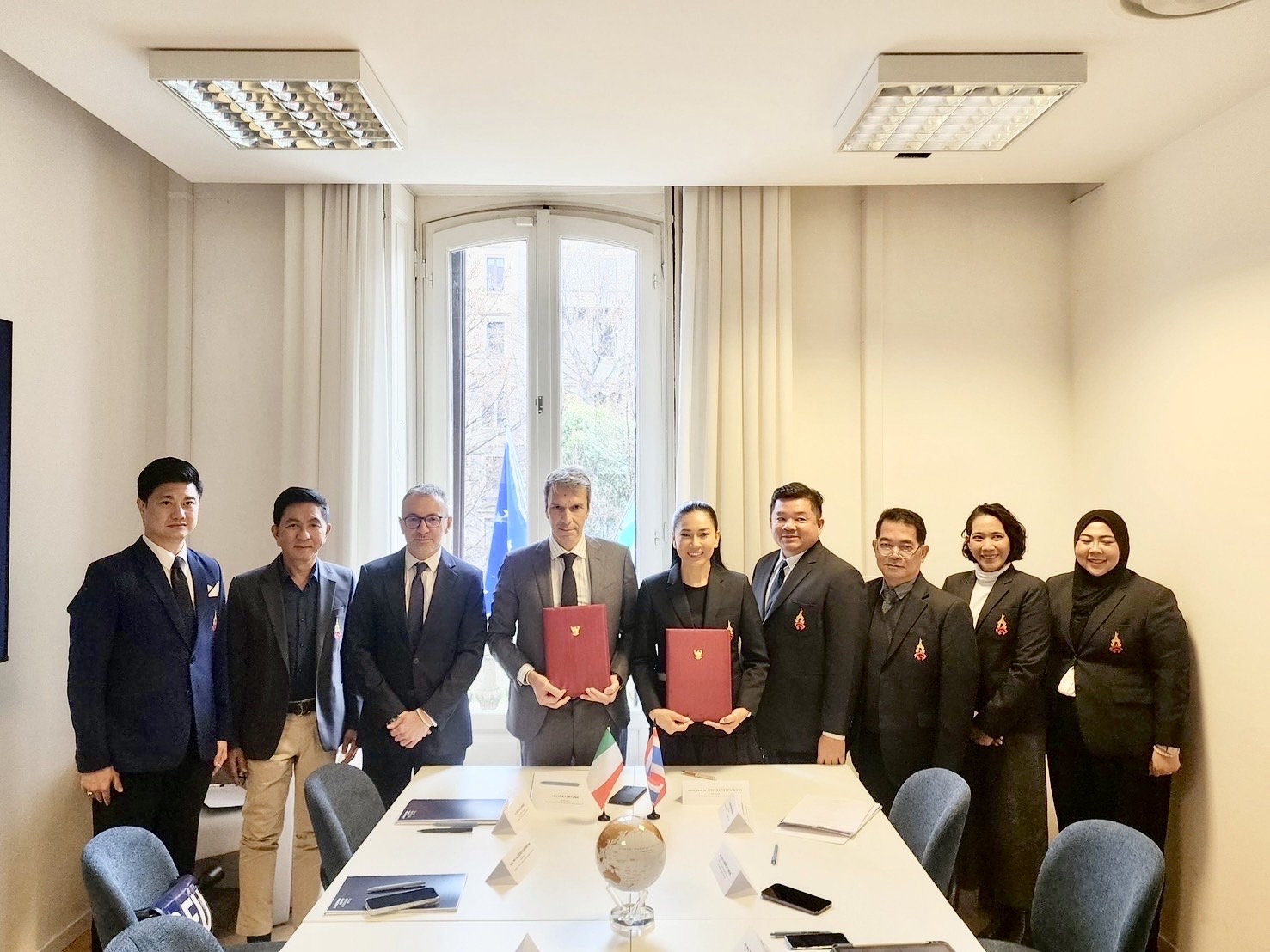 มรภ.สวนสุนันทา สร้างบัณฑิตแฟชั่นยุคใหม่ SSRU ลงนามพันธมิตรอิตาลี IIFM เปิดประสบการณ์เรียนรู้แบรนด์ชั้นนำโลก มรภ.สวนสุนันทา สร้างบัณฑิตแฟชั่นยุคใหม่ SSRU ลงนามพันธมิตรอิตาลี IIFM เปิดประสบการณ์เรียนรู้แบรนด์ชั้นนำโลก