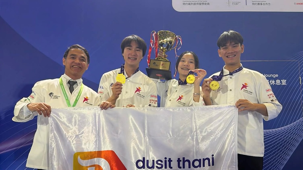 นักศึกษาวิทยาลัยดุสิตธานีสร้างชื่อให้ประเทศไทย คว้าชัยระดับนานาชาติอีกครั้งจากประเทศจีน นักศึกษาวิทยาลัยดุสิตธานีสร้างชื่อให้ประเทศไทย คว้าชัยระดับนานาชาติอีกครั้งจากประเทศจีน