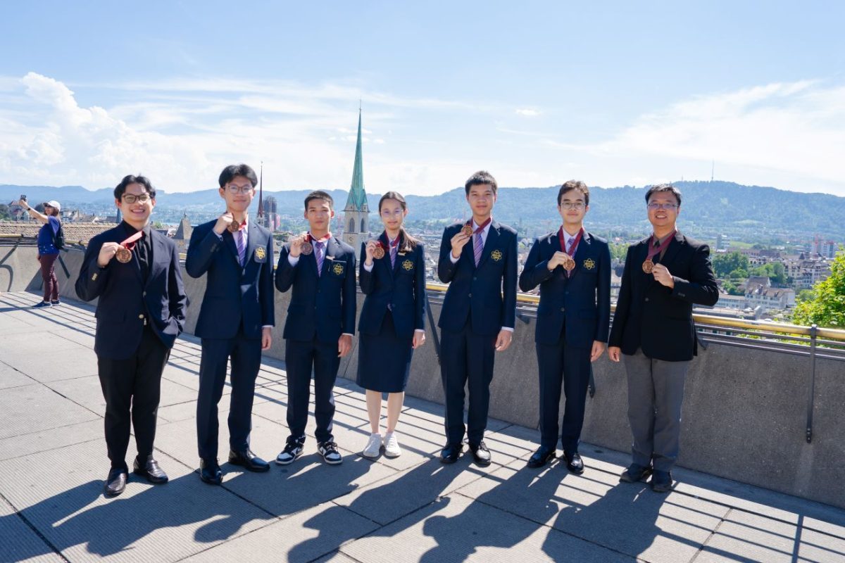 สสวท. ต้อนรับทีมเยาวชนไทยคว้าเหรียญทองแดง สร้างชื่อเสียงบนเวทีฟิสิกส์สัประยุทธ์ ระดับนานาชาติ IYPT 2026 ที่เมืองซูริก สมาพันธรัฐสวิส สสวท. ต้อนรับทีมเยาวชนไทยคว้าเหรียญทองแดง สร้างชื่อเสียงบนเวทีฟิสิกส์สัประยุทธ์ ระดับนานาชาติ IYPT 2026 ที่เมืองซูริก สมาพันธรัฐสวิส